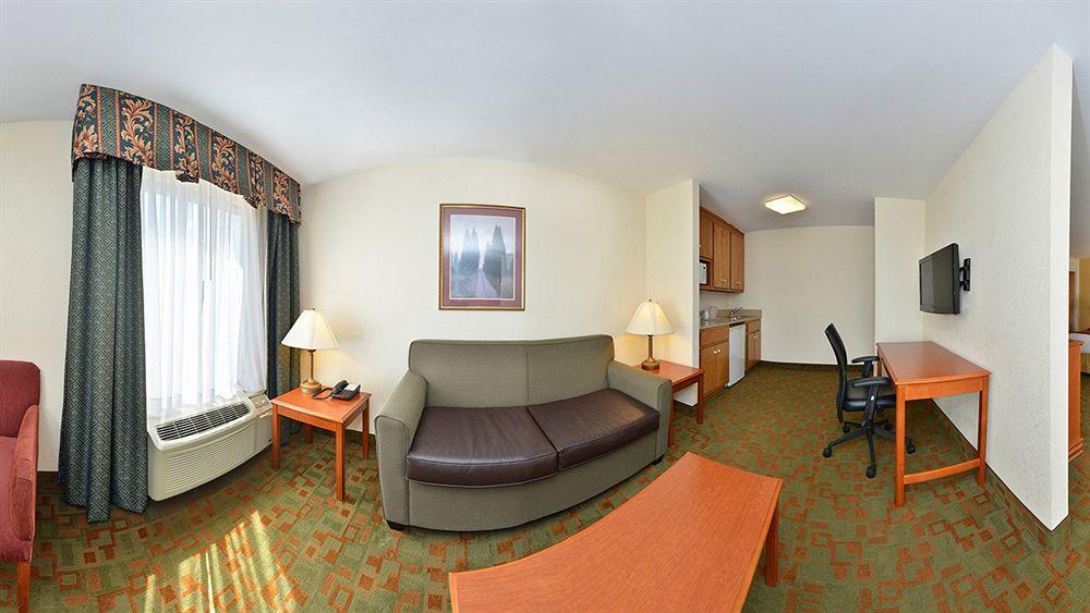Holiday Inn Express Hotel & Suites Petersburg/Dinwiddie By Ihg Eksteriør bilde